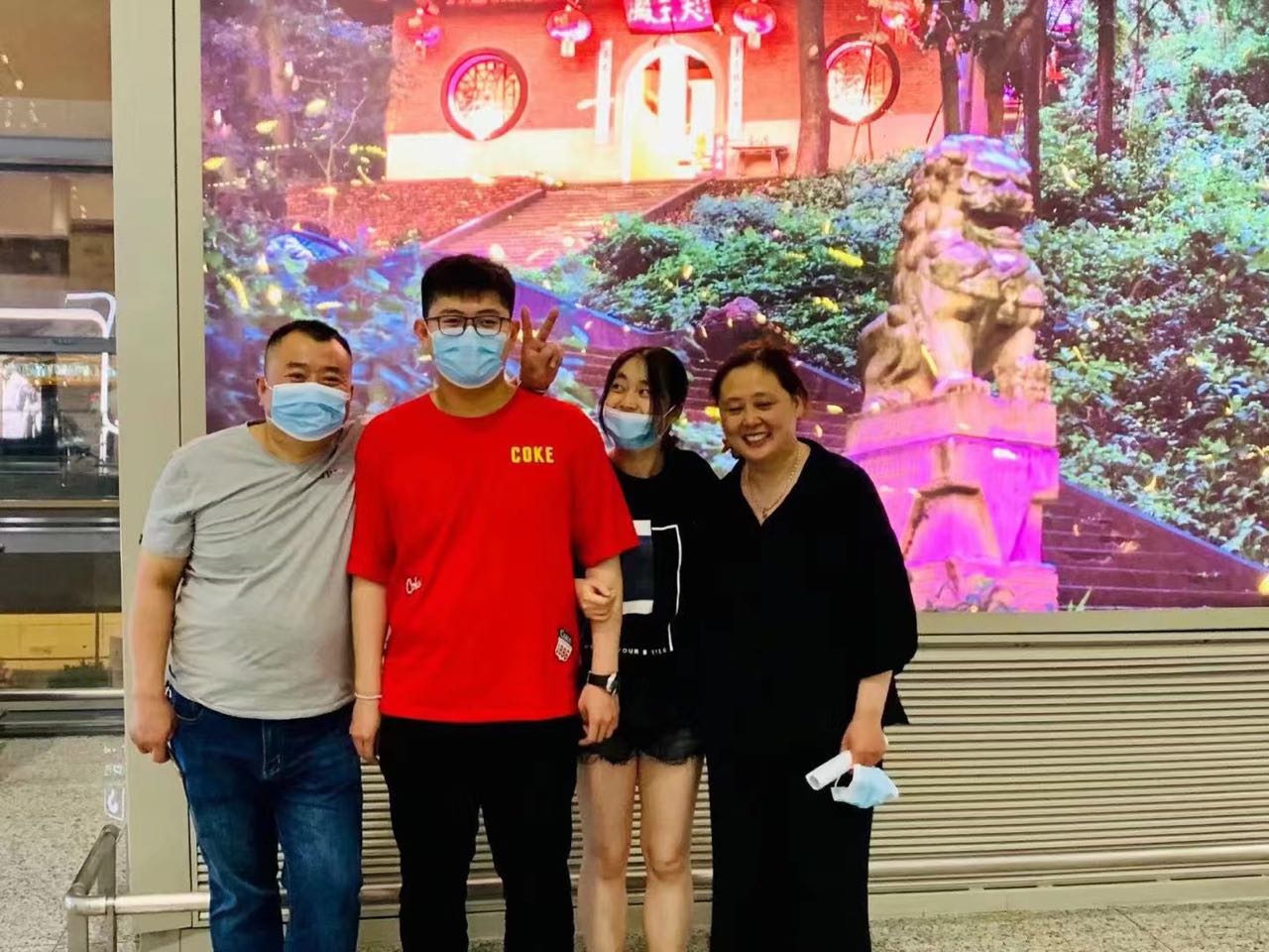 202106091623201086189474.jpg 何子昂1.jpg