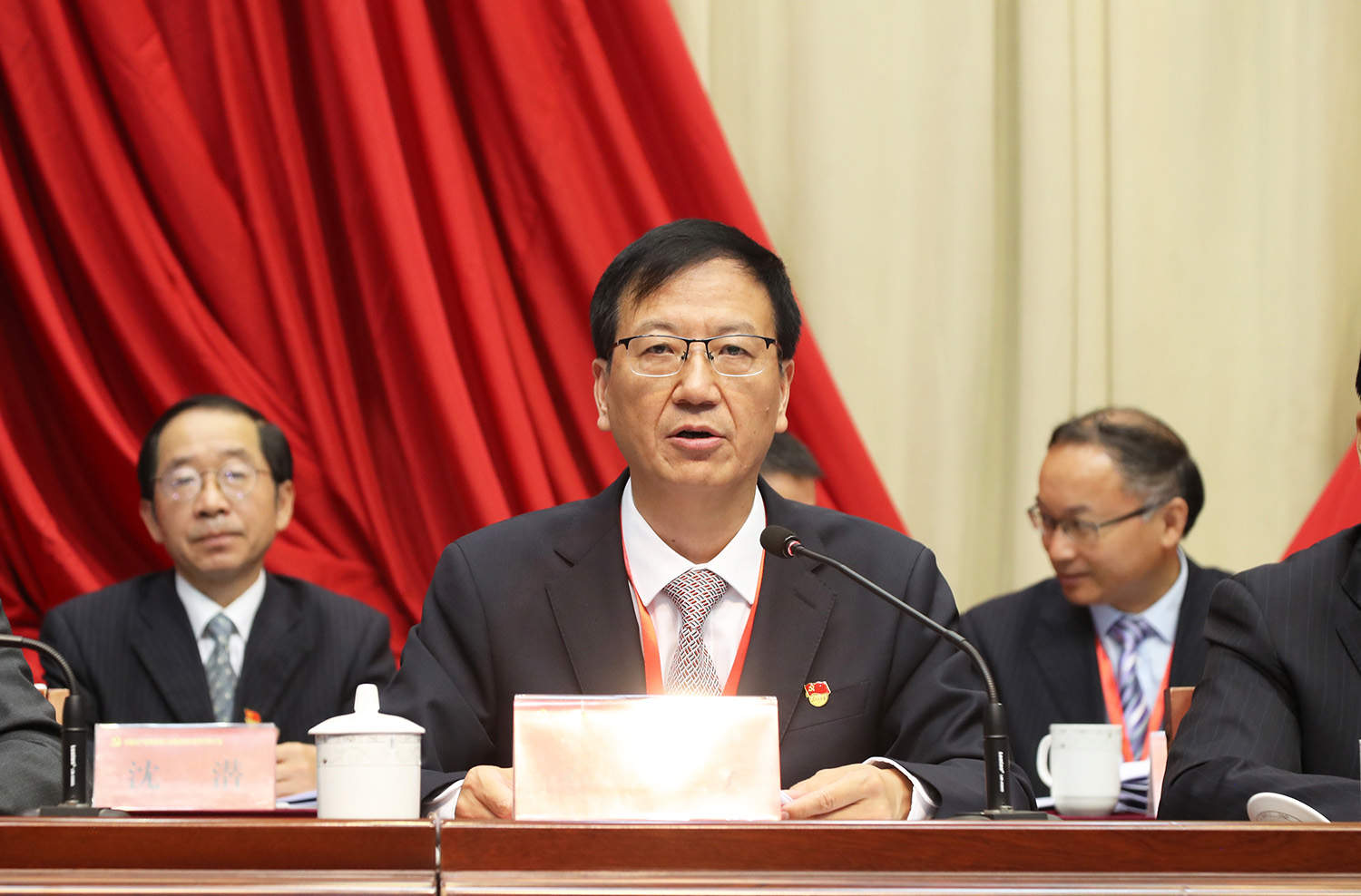 姜建明校长主持1.JPG