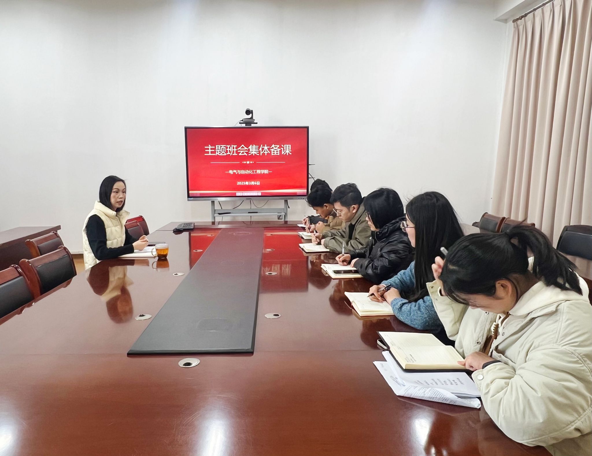 202503101741595214743260.jpg 主题班会.jpg