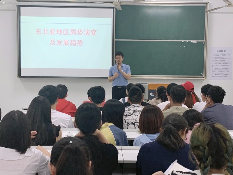张根华副校长上课5.jpg