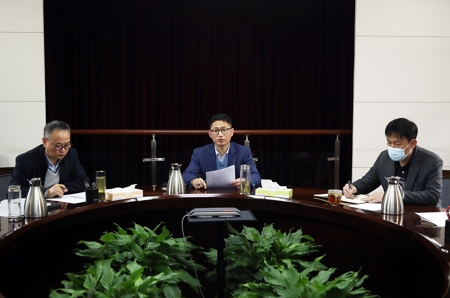 与会领导.JPG