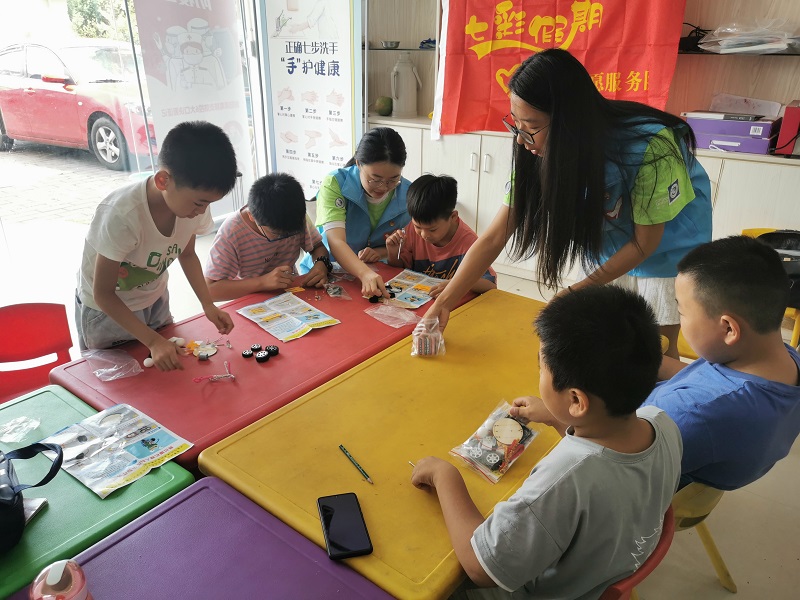 师范学院“益起行，七彩四点半”支教团开展科技实践活动.jpg