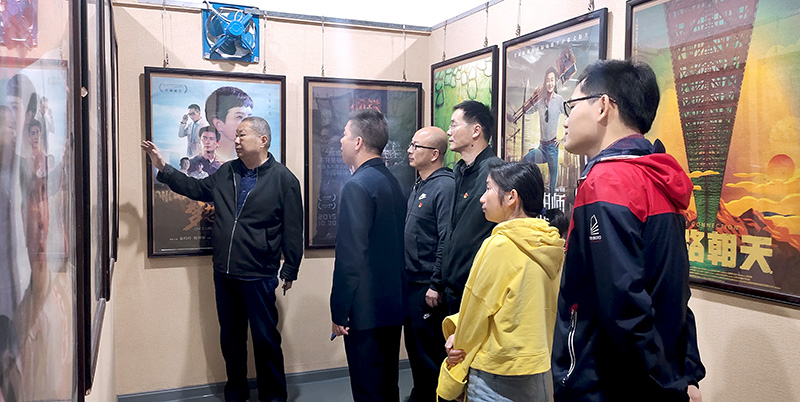参观海报展4.jpg