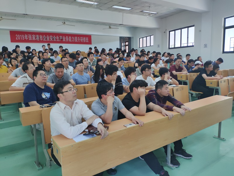 201905301559173779750787.jpg 05.29化材学院举行实验室防火防爆及化学品管理专题报告04.jpg