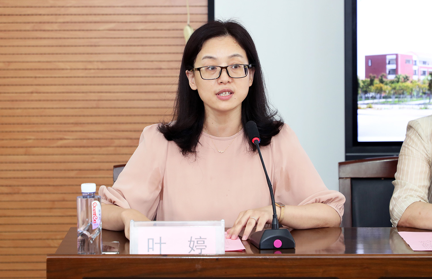 叶婷陆慕中学校长讲话备用.JPG
