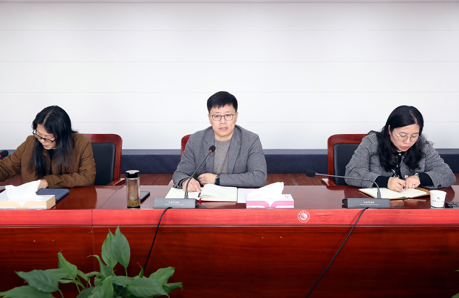 与会领导.JPG