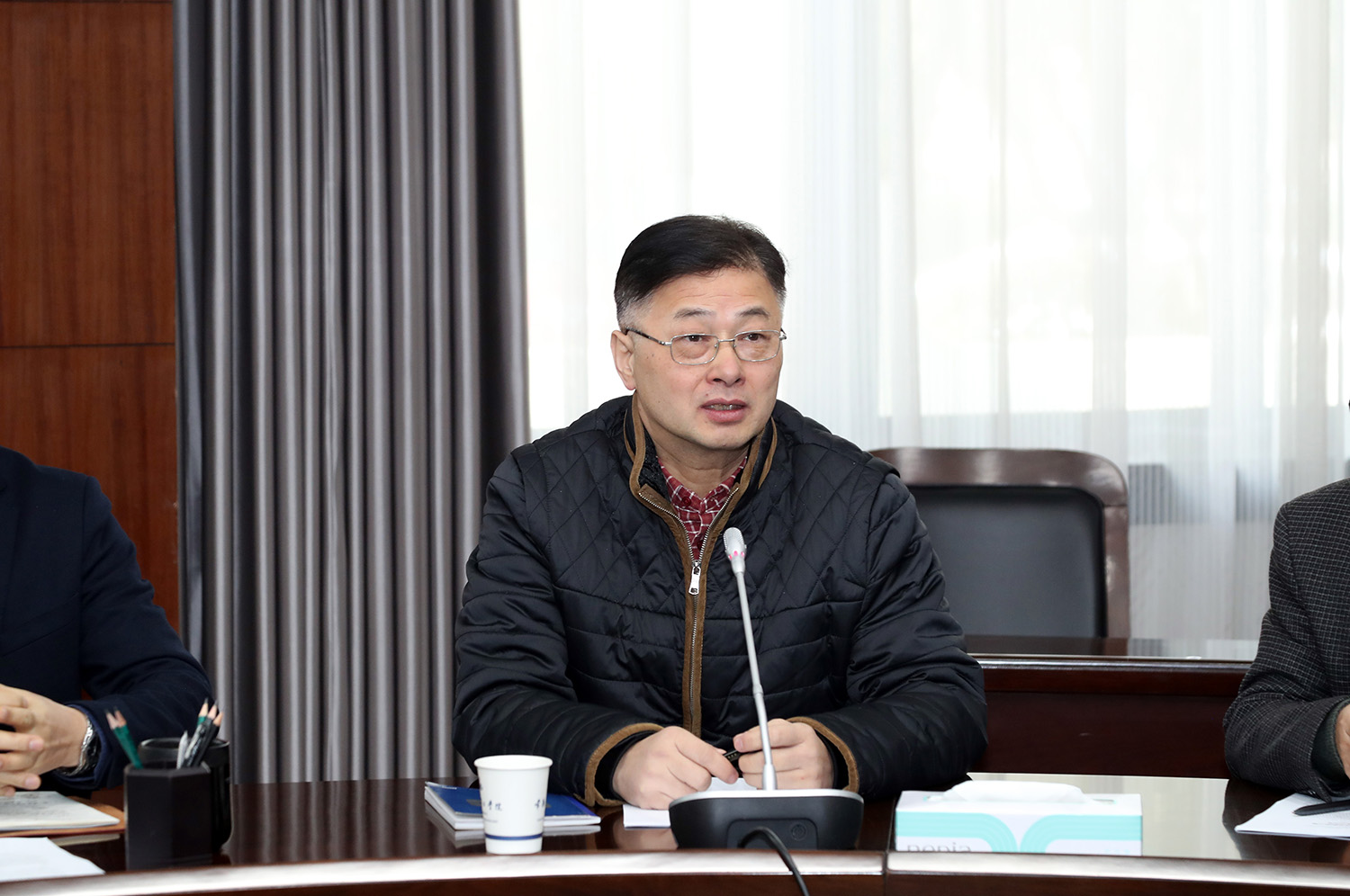 编委会副主任周宏教授主持.JPG