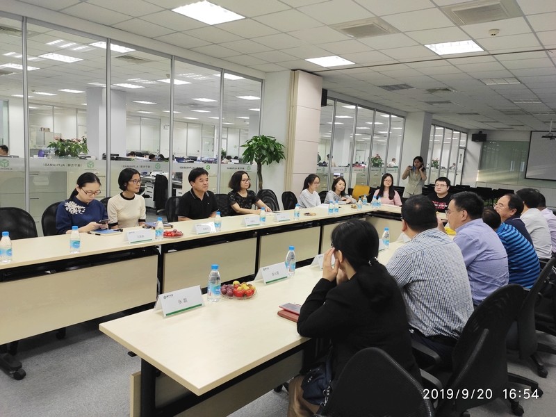 听取企业负责人及毕业生代表意见建议(1).jpg