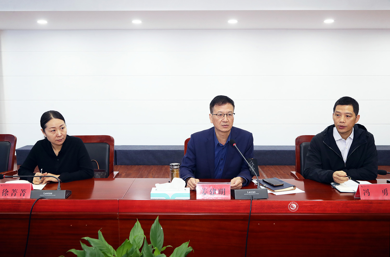 与会领导.JPG