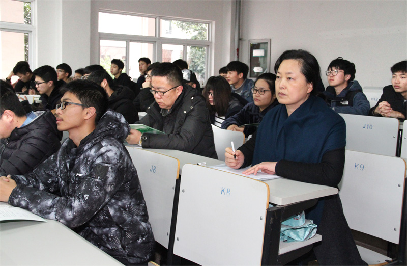 钱素平副校长现场听课2.jpg