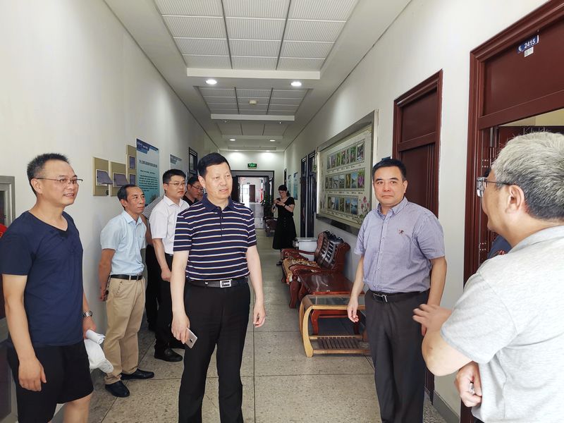弘道楼看望新搬家的外国语学院2.jpg