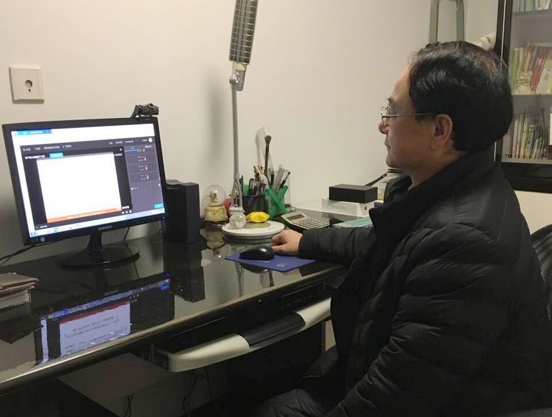 202002271582803294804099.jpg 韩书记听报告.jpg