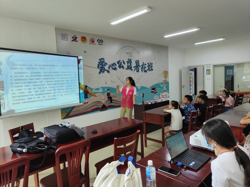 202207281658995404622811.jpg 电子信息工程学院双毒并禁宣讲团在南塘社区科普禁毒案例.jpg