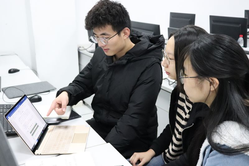 202105131620889112221010.jpg 全国大学生数学建模一等奖获奖团队.jpg