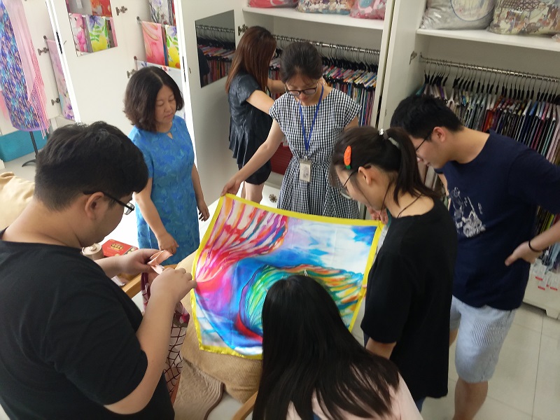 201907201563628980849212.jpg 赴苏州江南丝绸文化调研暑期社会实践 (2).jpg