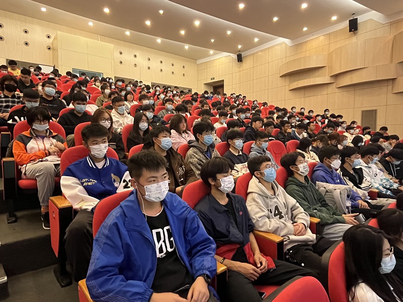 材料工程学院开展“珍惜大学时光奠基美好人生”新思想公开课 (2).jpg