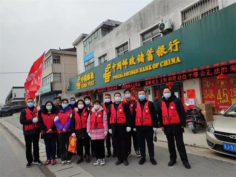 202202141644805295801419.jpg 机械学院开展新春送礼活动,慰问孤寡老人.jpg