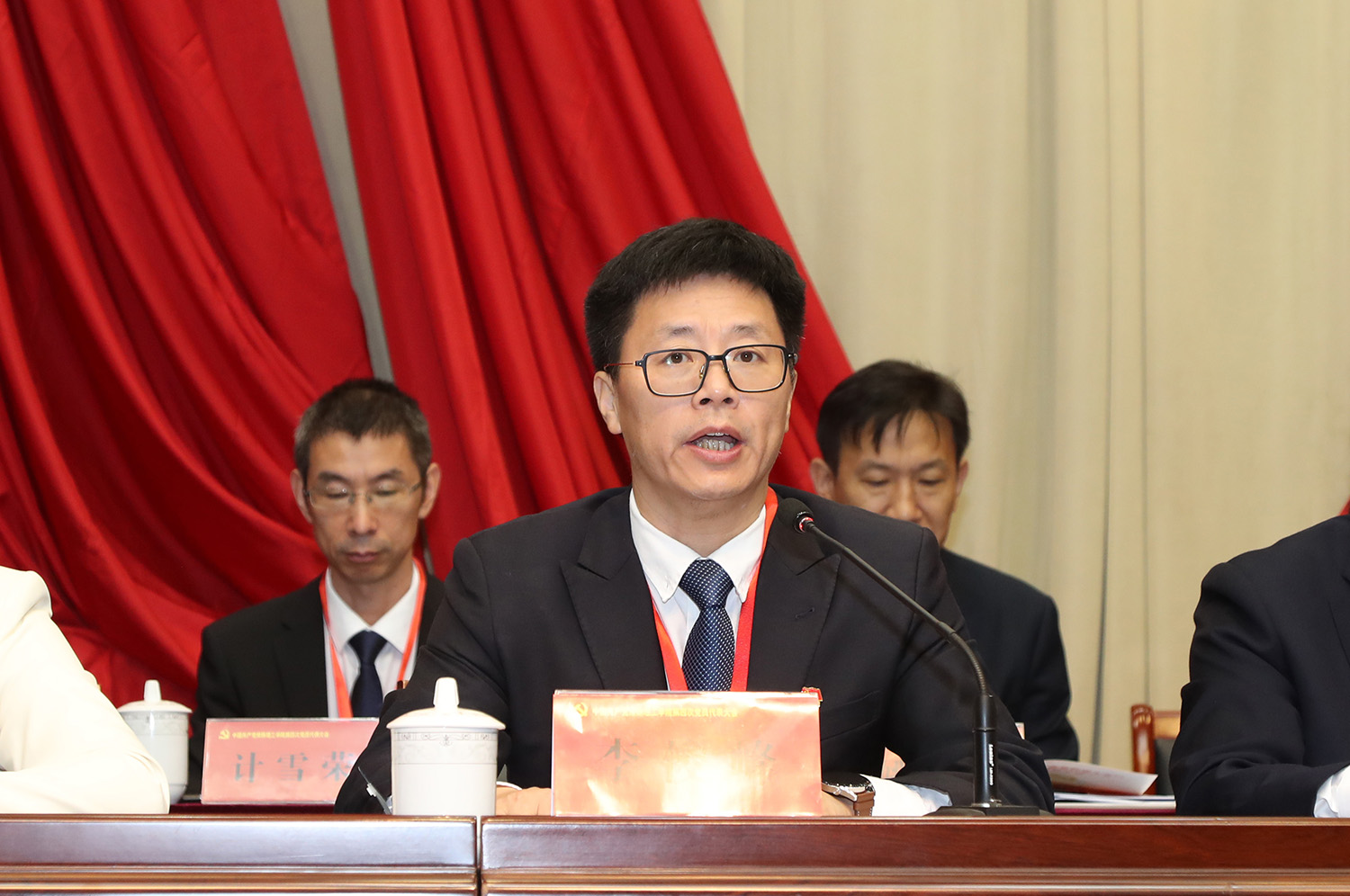 李俊峰副书记主持1.JPG