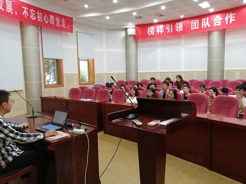 201909301569806925800481.jpg 化材学院举办研究生实验室安全培训活动 (3).jpg
