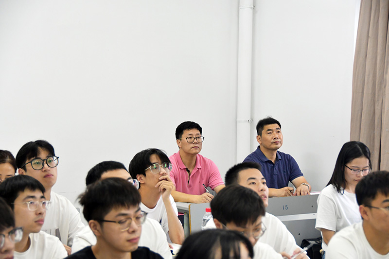 副书记李俊峰听课2.JPG