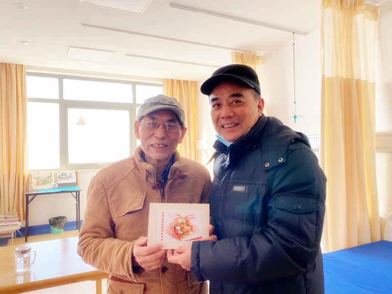 202101141610597392234179.jpg 江校长慰问傅庆徐(12-31).jpg