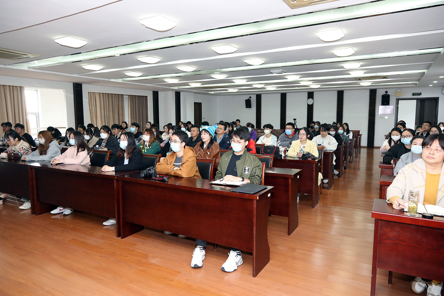202211161668590637616780.jpg 听讲1.JPG