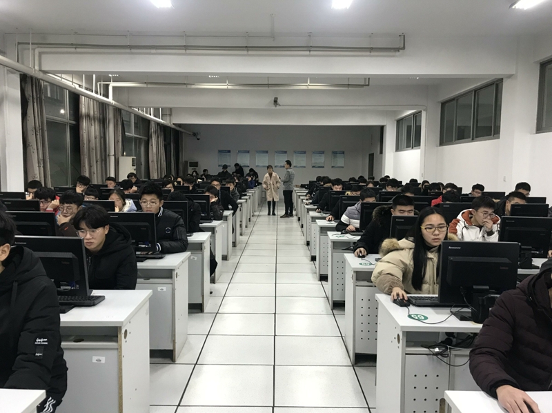 201812141544769890405435.jpg 东湖校区敏行楼考试现场_爱奇艺.jpg