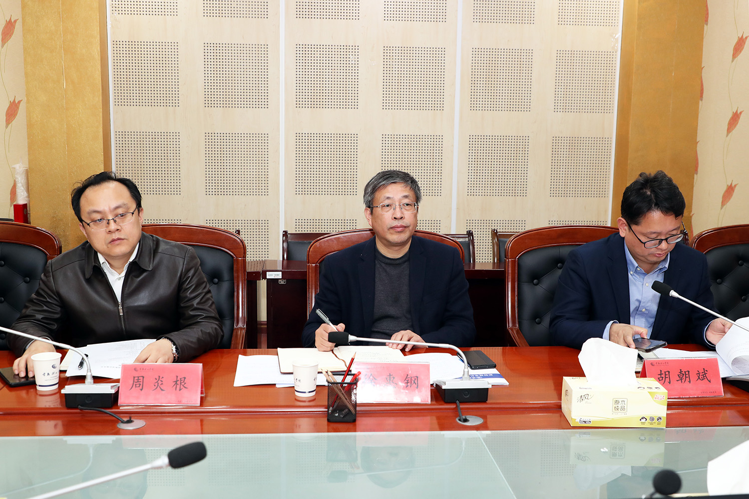 与会领导.JPG