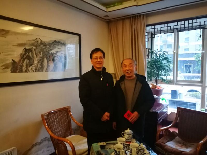 201801301517305569609782.jpg 7慰问离休干部汪圭璋(右)_副本.jpg