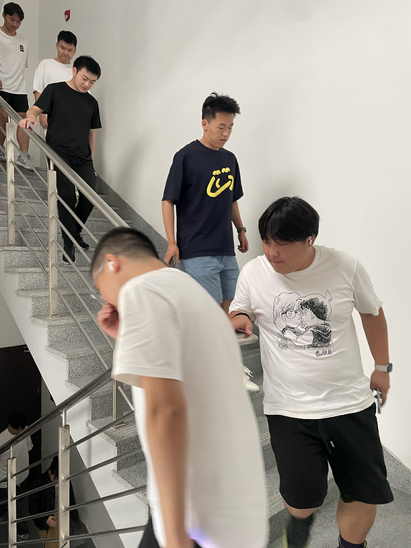 202406201718853138503554.png 学生疏散照片333.png