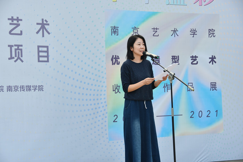 202110281635430482656781.jpg 陈新副院长主持.jpg