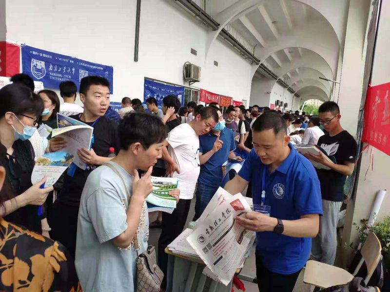 6月26日，江苏省泰兴中学（材料工程学院提供）.jpg