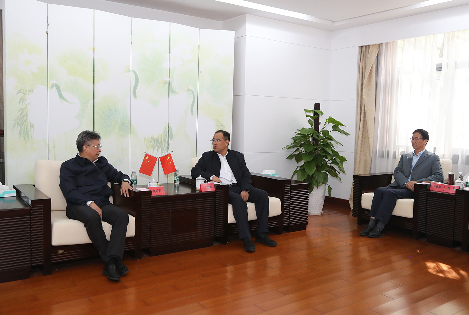 领导会见备用2.JPG