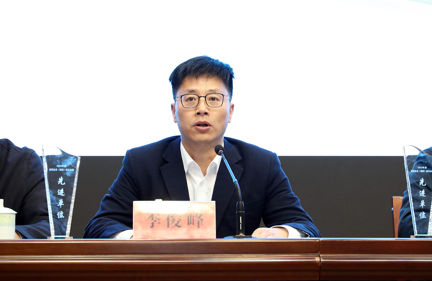 202303211679390931188286.jpg 李俊峰副书记主持.JPG