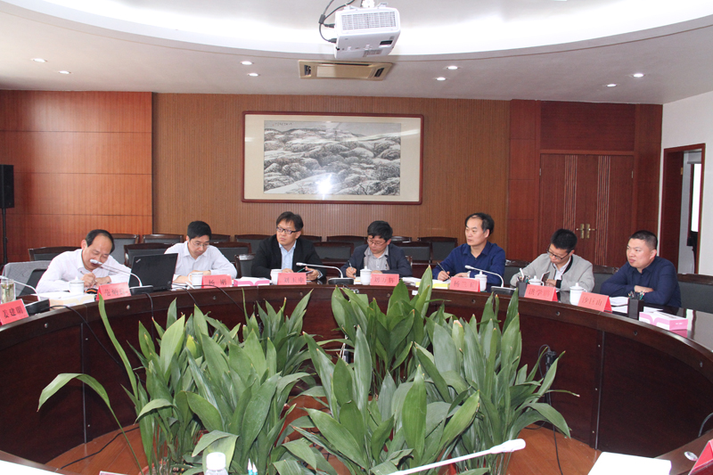 我校与会的相关部门领导.jpg
