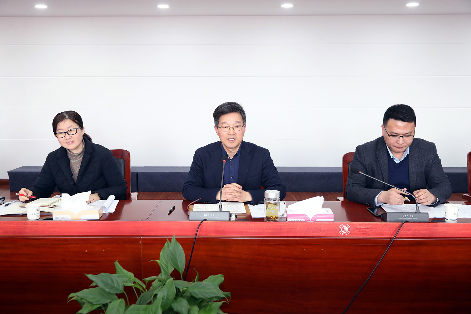与会领导.JPG