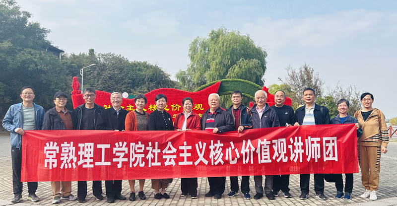 参观合影（新闻）.jpg