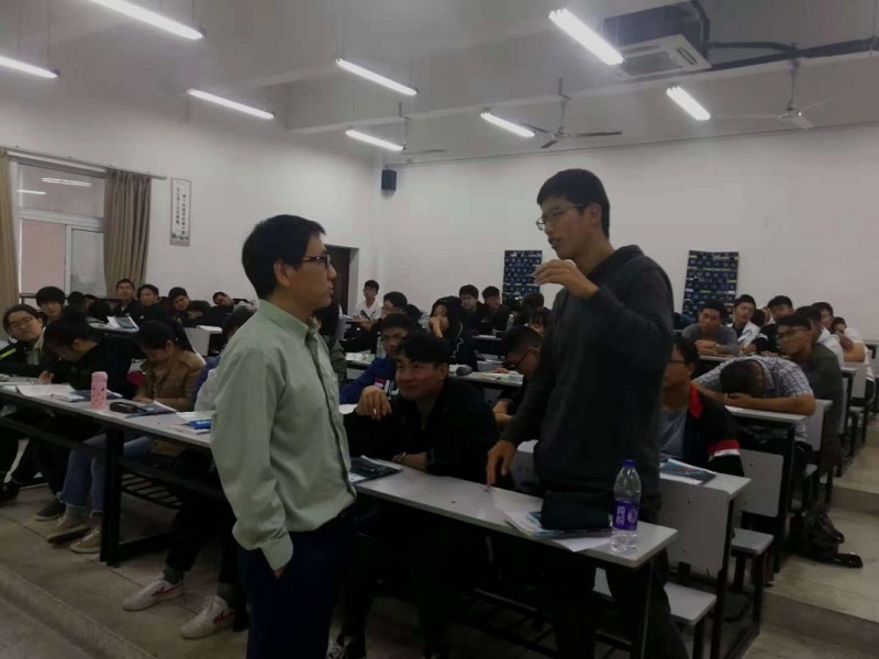201811081541654037270397.jpg Ying Fu教授向学生普及相关知识 - 副本800 (2).jpg