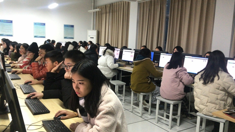 201812141544769929492144.jpg 东南校区九章楼考试现场_爱奇艺.jpg