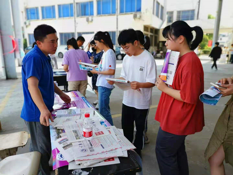靖江市斜桥中学（材料学院提供）.jpg