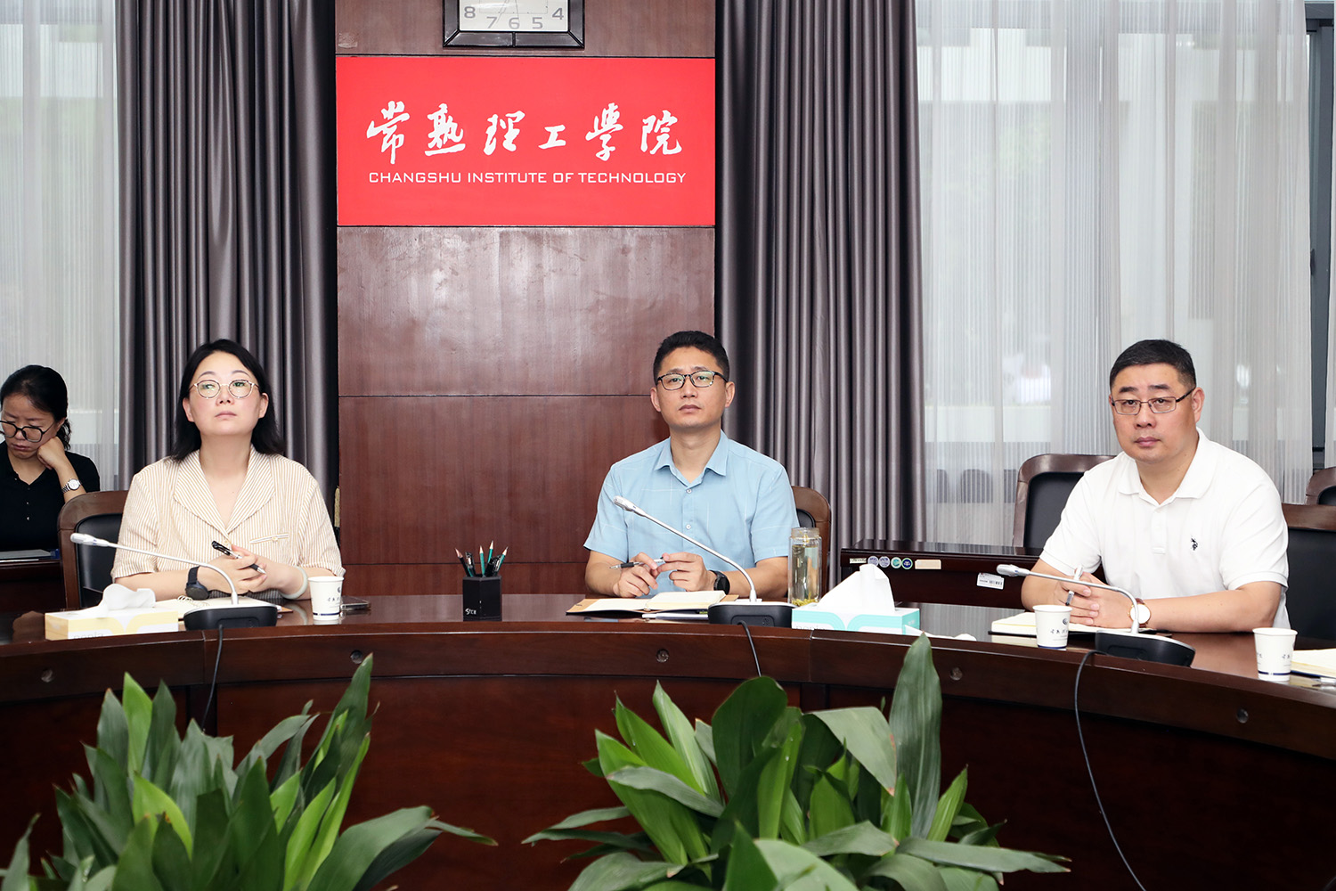 与会领导.JPG