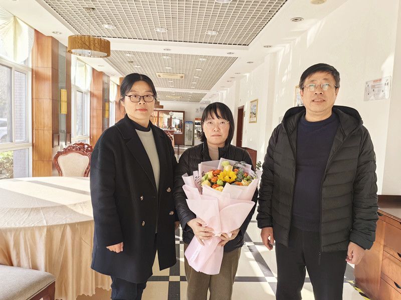 202401161705382106246325.jpg 徐惠刚慰问张丽萍.jpg