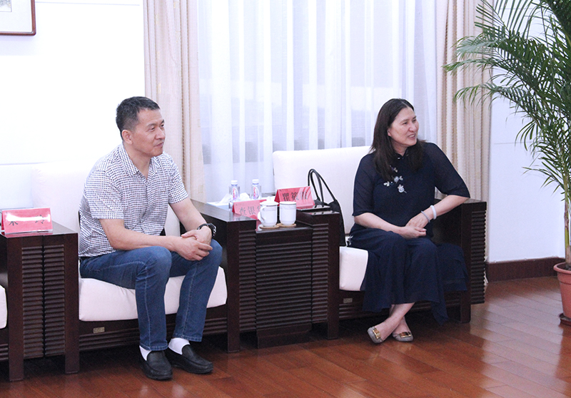 民革苏州市委副主委瞿（女）和民革常熟市委主委查银华.jpg
