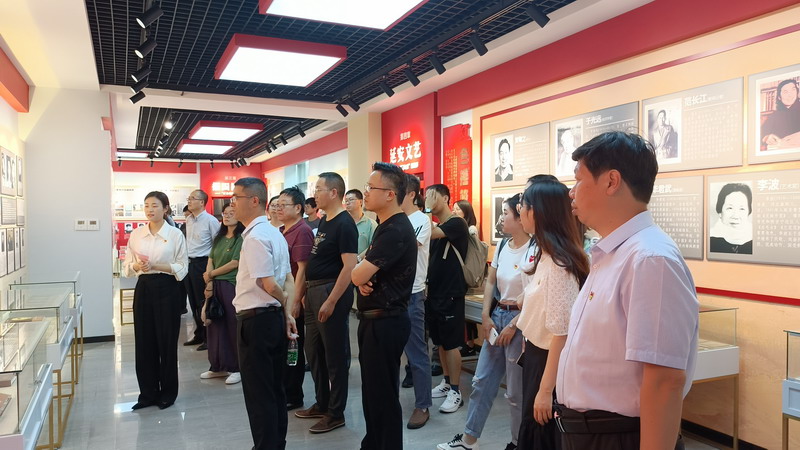 参观.jpg